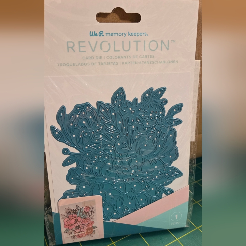 We R Memory Keepers Blue Floral Card Die